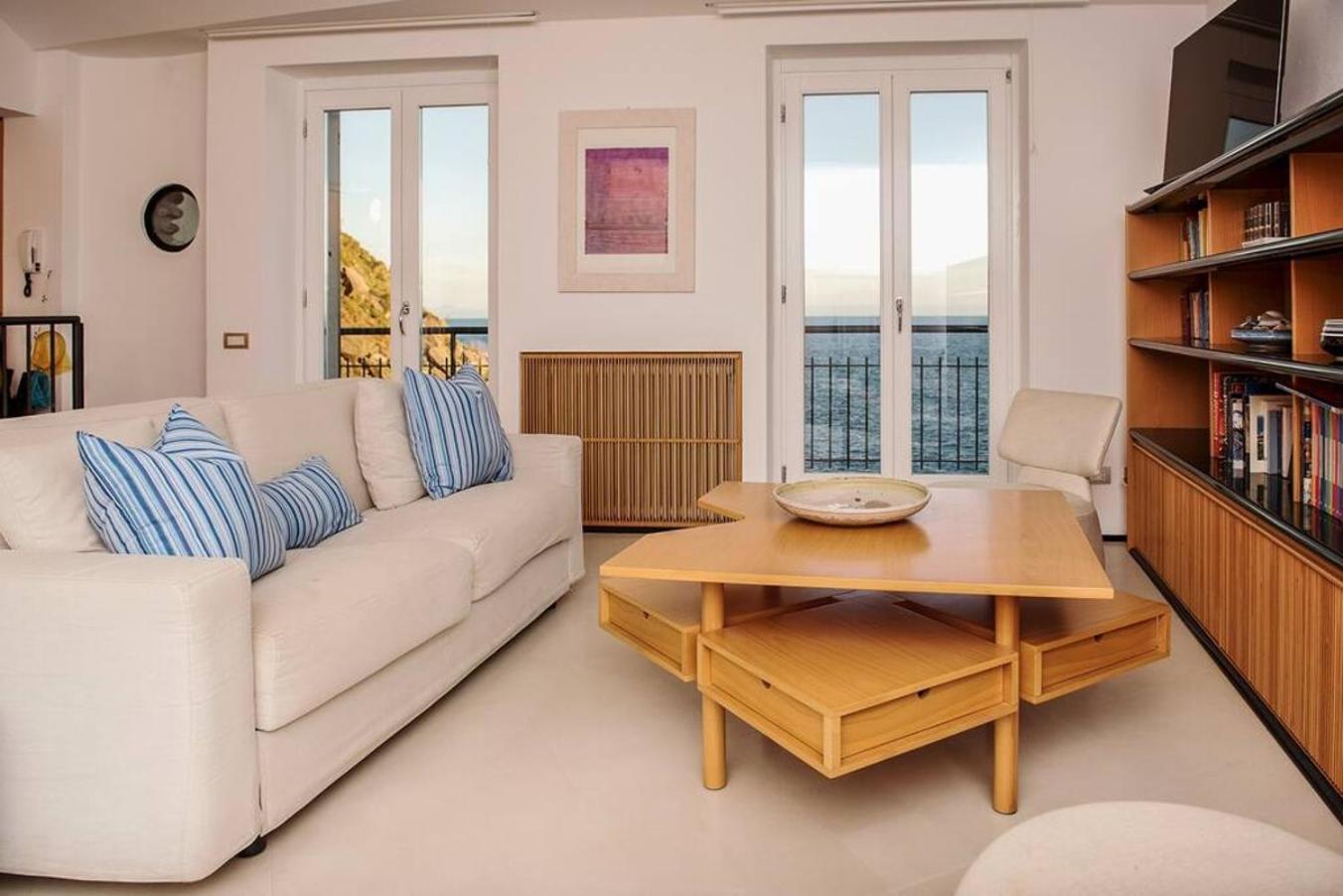 Апартаменты Carattino 12 Idyllic Seafront Retreat Вернацца Экстерьер фото