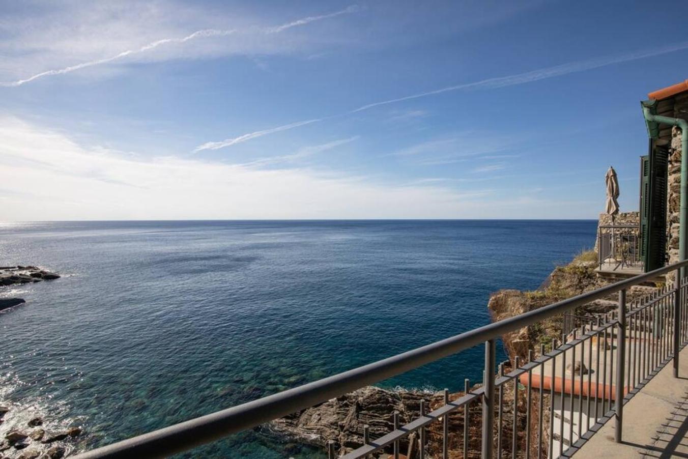 Апартаменты Carattino 12 Idyllic Seafront Retreat Вернацца Экстерьер фото